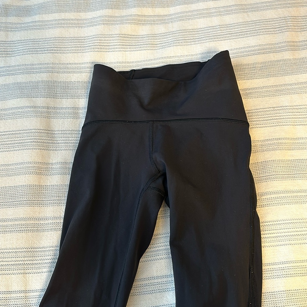 Black lululemon leggings.